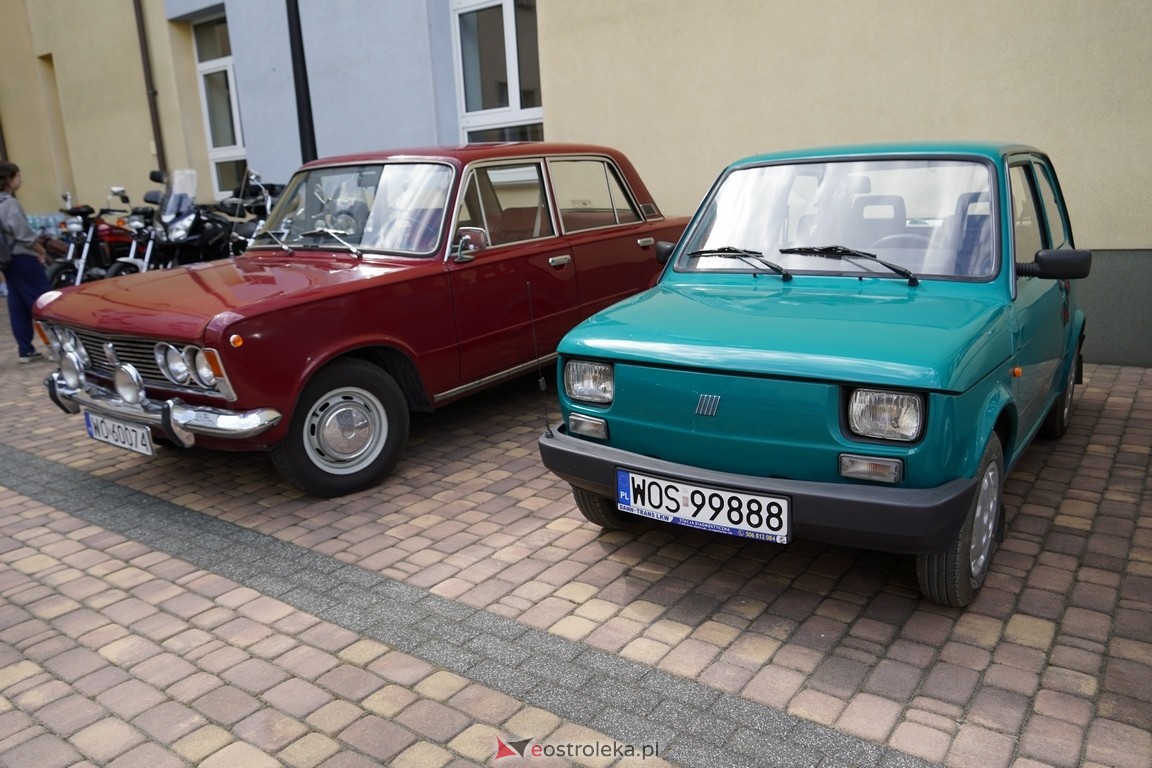 Dzień otwarty w ZSZ 1. Wystawa zabytkowej motoryzacji i pokaz aut luksusowych [24.05.2024] - zdjęcie #56 - eOstroleka.pl