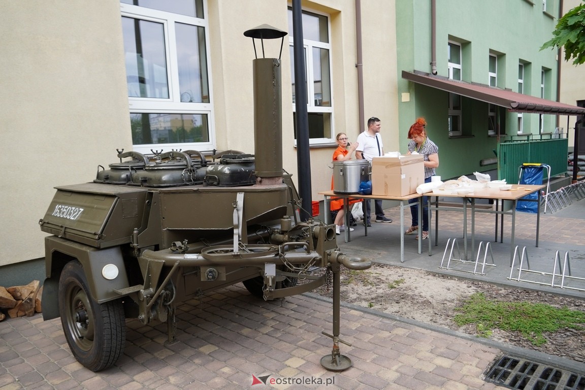Dzień otwarty w ZSZ 1. Wystawa zabytkowej motoryzacji i pokaz aut luksusowych [24.05.2024] - zdjęcie #53 - eOstroleka.pl