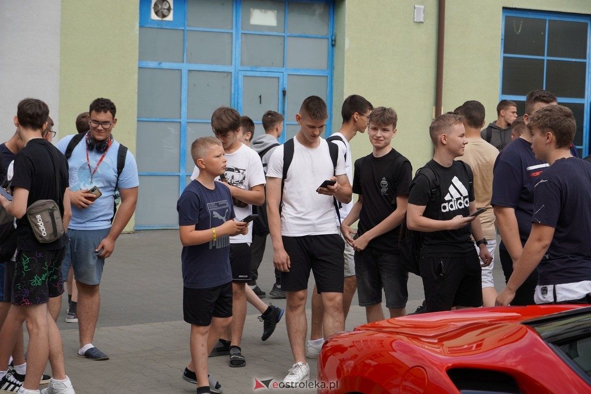 Dzień otwarty w ZSZ 1. Wystawa zabytkowej motoryzacji i pokaz aut luksusowych [24.05.2024] - zdjęcie #47 - eOstroleka.pl