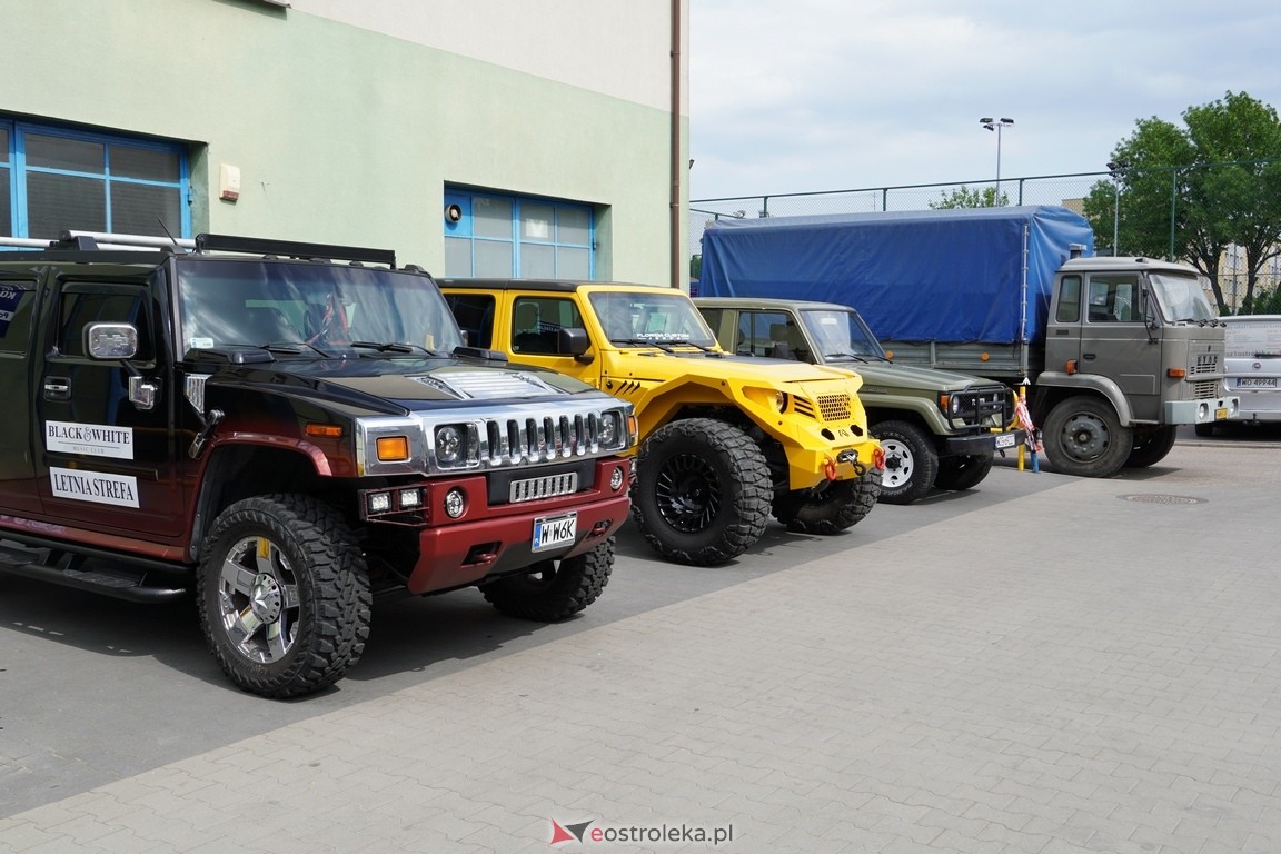 Dzień otwarty w ZSZ 1. Wystawa zabytkowej motoryzacji i pokaz aut luksusowych [24.05.2024] - zdjęcie #45 - eOstroleka.pl