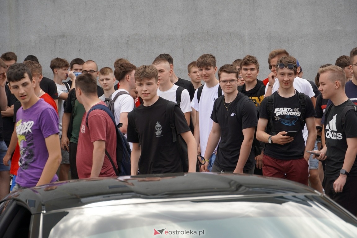 Dzień otwarty w ZSZ 1. Wystawa zabytkowej motoryzacji i pokaz aut luksusowych [24.05.2024] - zdjęcie #41 - eOstroleka.pl