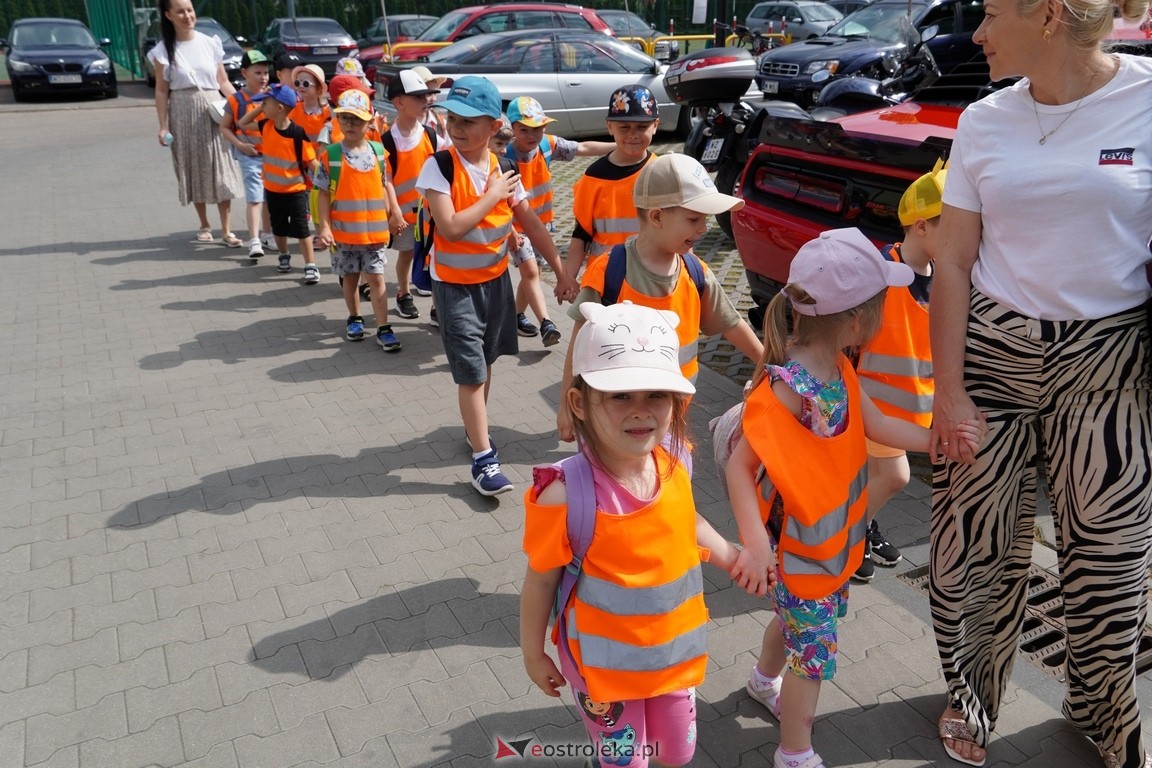 Dzień otwarty w ZSZ 1. Wystawa zabytkowej motoryzacji i pokaz aut luksusowych [24.05.2024] - zdjęcie #37 - eOstroleka.pl