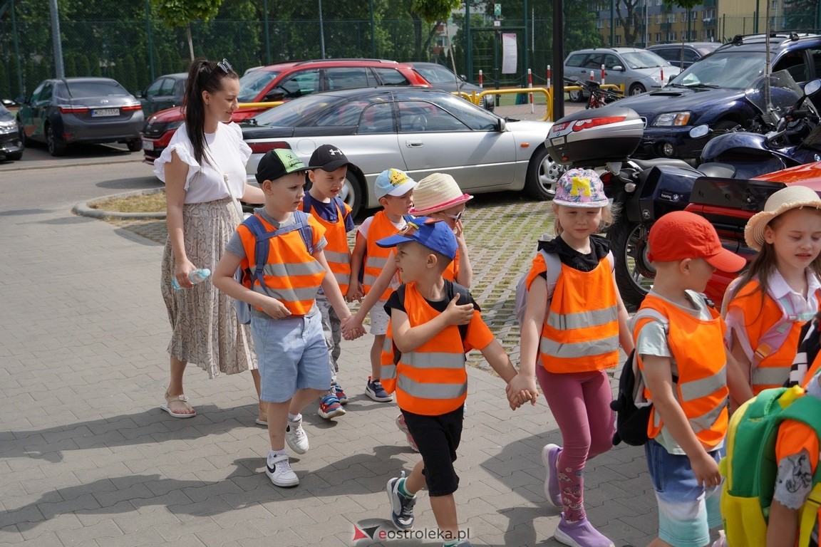 Dzień otwarty w ZSZ 1. Wystawa zabytkowej motoryzacji i pokaz aut luksusowych [24.05.2024] - zdjęcie #34 - eOstroleka.pl