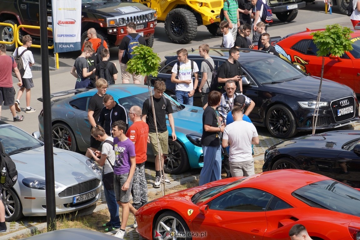 Dzień otwarty w ZSZ 1. Wystawa zabytkowej motoryzacji i pokaz aut luksusowych [24.05.2024] - zdjęcie #11 - eOstroleka.pl
