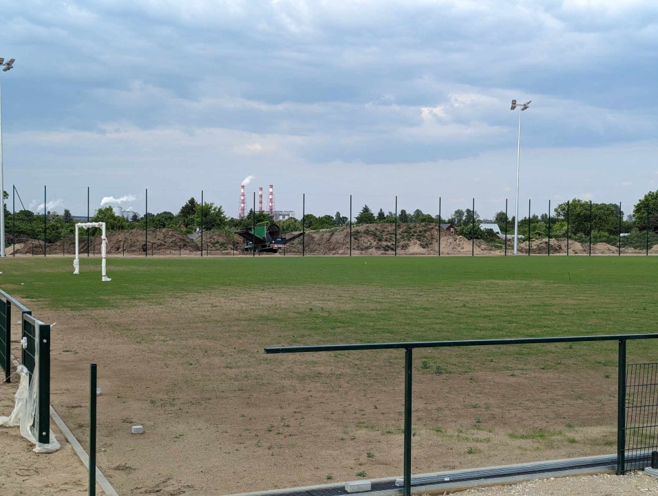 Boisko przy Witosa w Ostrołęce [23.05.2024] - zdjęcie #2 - eOstroleka.pl