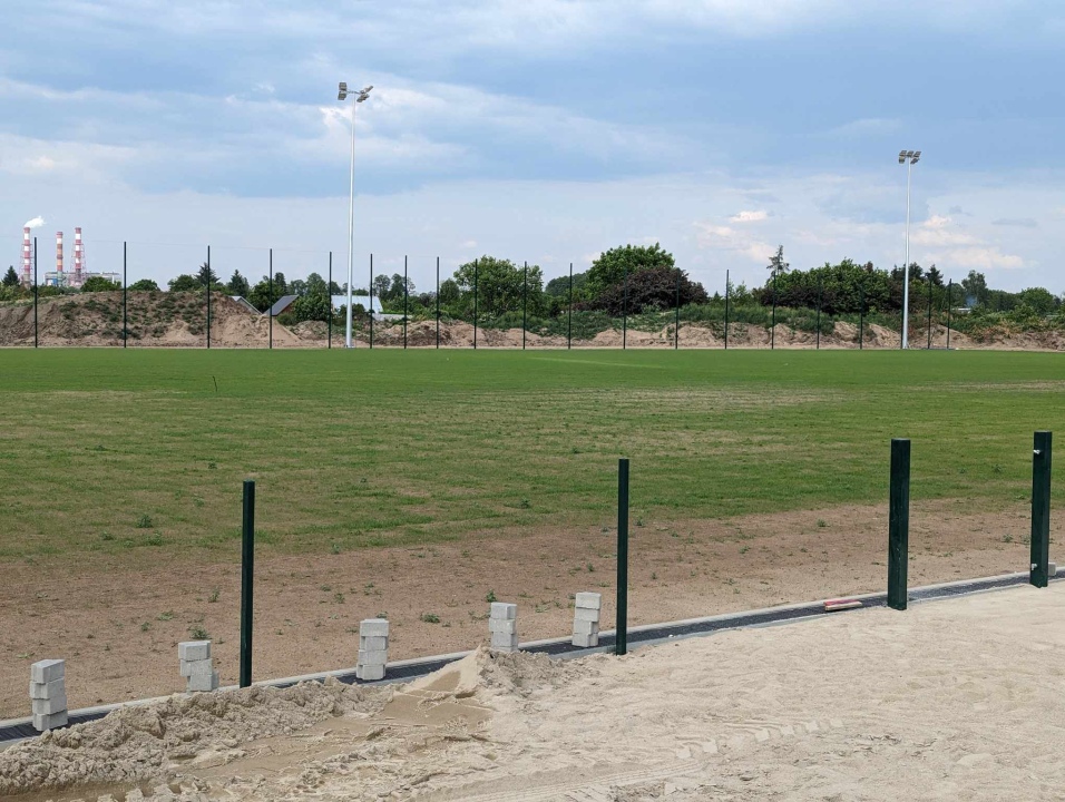 Boisko przy Witosa w Ostrołęce [23.05.2024] - zdjęcie #8 - eOstroleka.pl