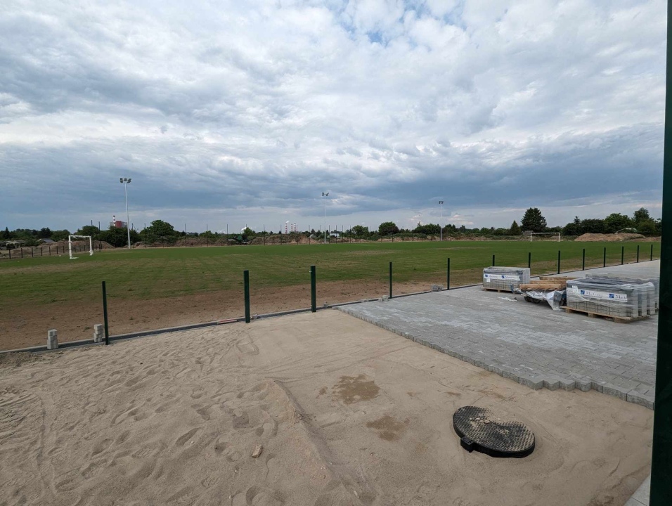 Boisko przy Witosa w Ostrołęce [23.05.2024] - zdjęcie #15 - eOstroleka.pl