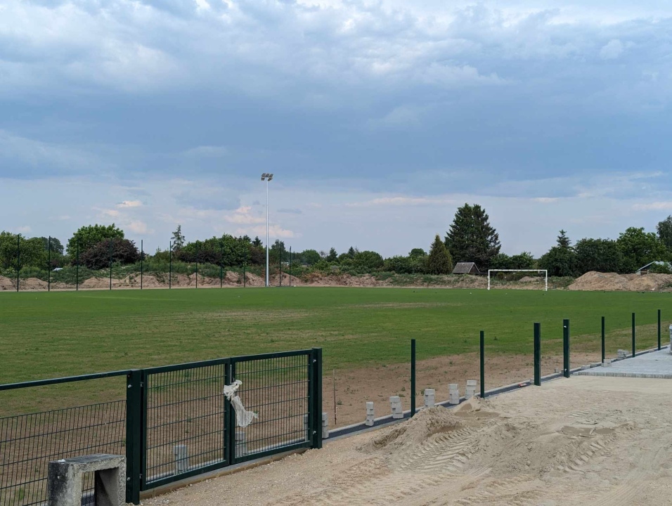 Boisko przy Witosa w Ostrołęce [23.05.2024] - zdjęcie #7 - eOstroleka.pl