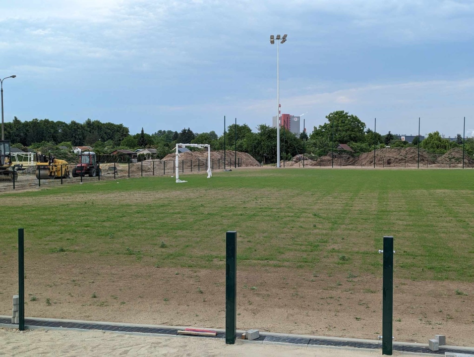 Boisko przy Witosa w Ostrołęce [23.05.2024] - zdjęcie #11 - eOstroleka.pl