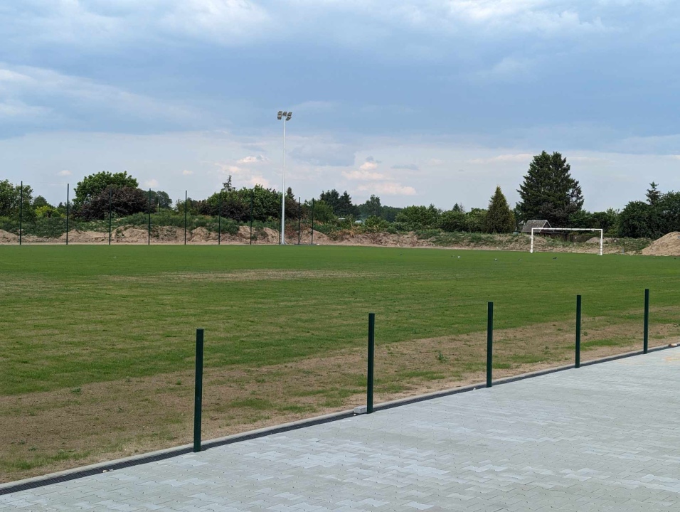 Boisko przy Witosa w Ostrołęce [23.05.2024] - zdjęcie #14 - eOstroleka.pl