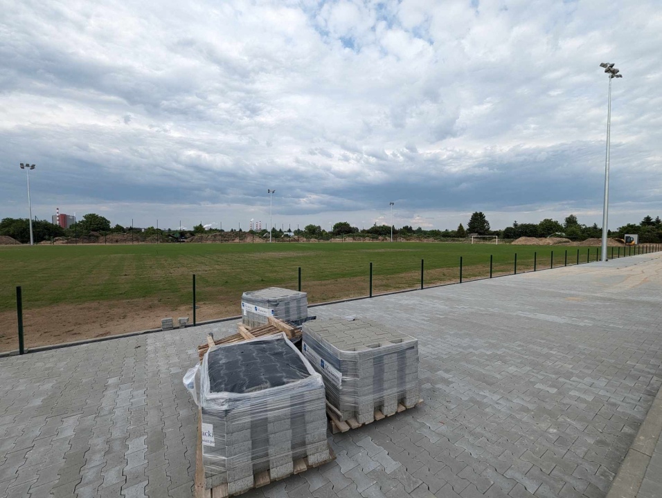 Boisko przy Witosa w Ostrołęce [23.05.2024] - zdjęcie #13 - eOstroleka.pl