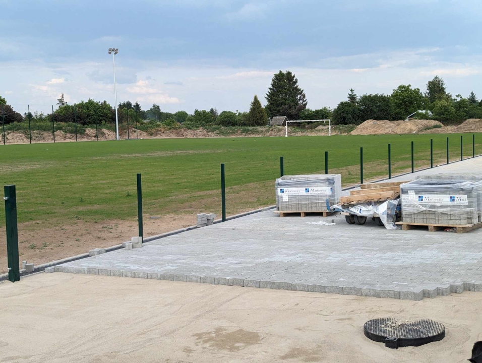 Boisko przy Witosa w Ostrołęce [23.05.2024] - zdjęcie #9 - eOstroleka.pl