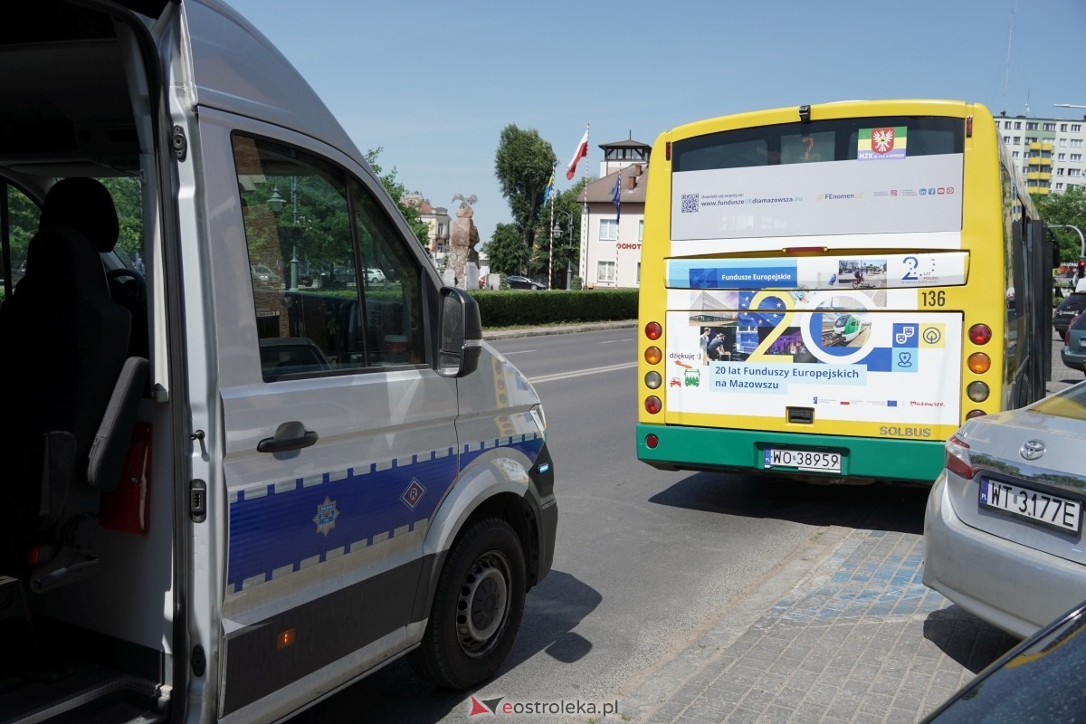 Kraksa z autobusem miejskim w Ostrołęce [24.05.2024] - zdjęcie #3 - eOstroleka.pl