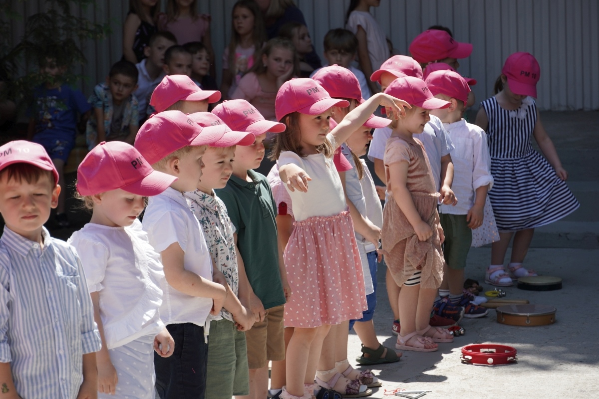 Przedszkole Miejskie nr 10: Wyjątkowe Święto Rodziny z udziałem małych artystów! [24.05.2024] - zdjęcie #68 - eOstroleka.pl