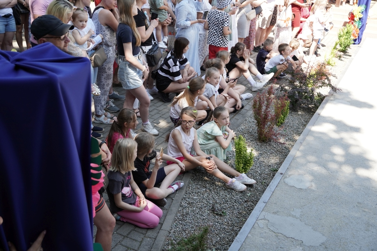 Przedszkole Miejskie nr 10: Wyjątkowe Święto Rodziny z udziałem małych artystów! [24.05.2024] - zdjęcie #58 - eOstroleka.pl