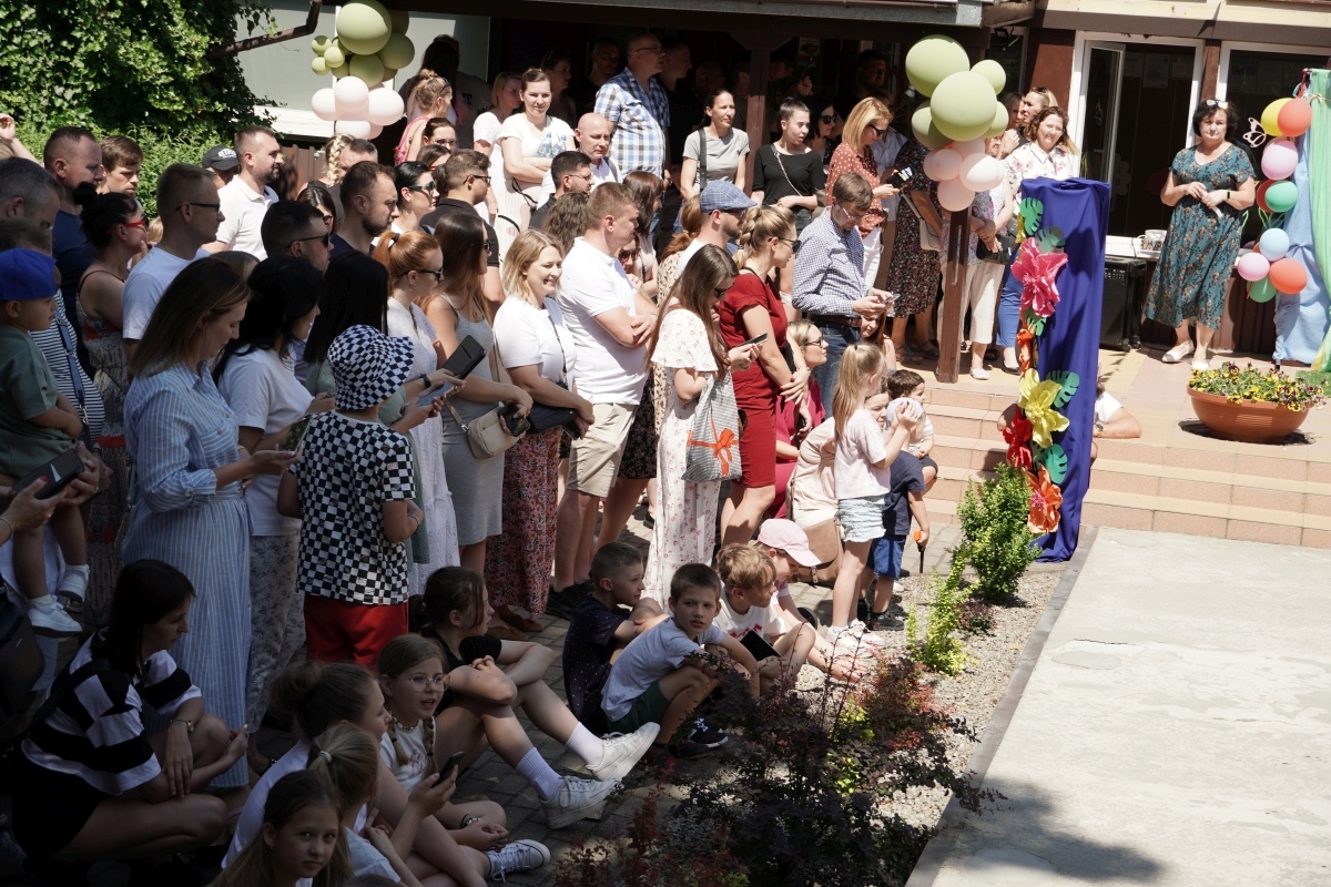 Przedszkole Miejskie nr 10: Wyjątkowe Święto Rodziny z udziałem małych artystów! [24.05.2024] - zdjęcie #57 - eOstroleka.pl