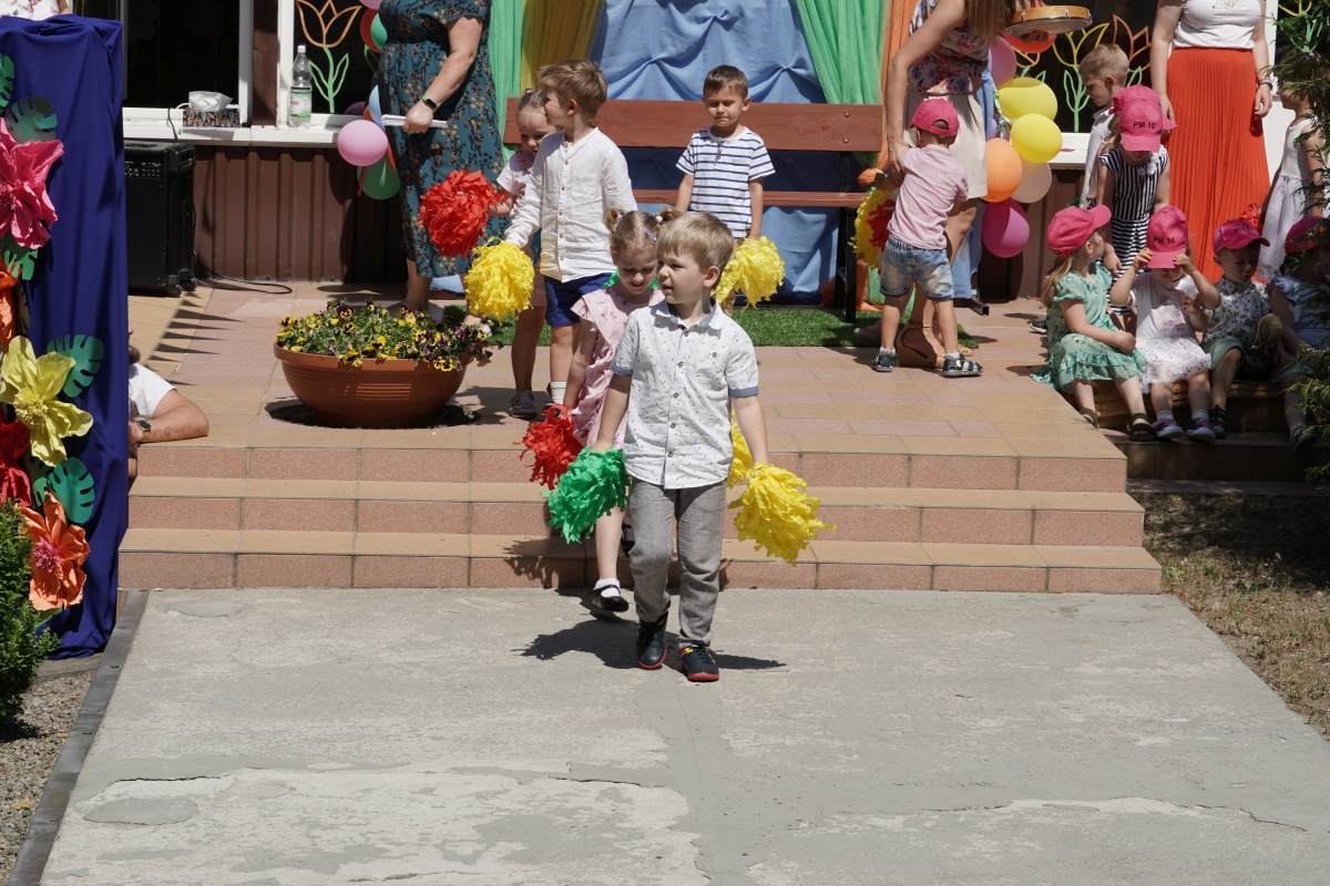 Przedszkole Miejskie nr 10: Wyjątkowe Święto Rodziny z udziałem małych artystów! [24.05.2024] - zdjęcie #54 - eOstroleka.pl
