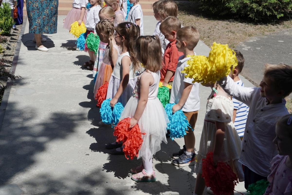Przedszkole Miejskie nr 10: Wyjątkowe Święto Rodziny z udziałem małych artystów! [24.05.2024] - zdjęcie #52 - eOstroleka.pl