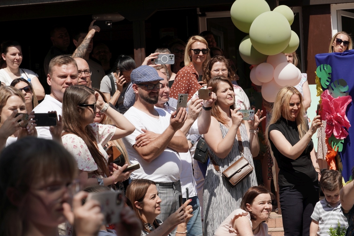 Przedszkole Miejskie nr 10: Wyjątkowe Święto Rodziny z udziałem małych artystów! [24.05.2024] - zdjęcie #49 - eOstroleka.pl