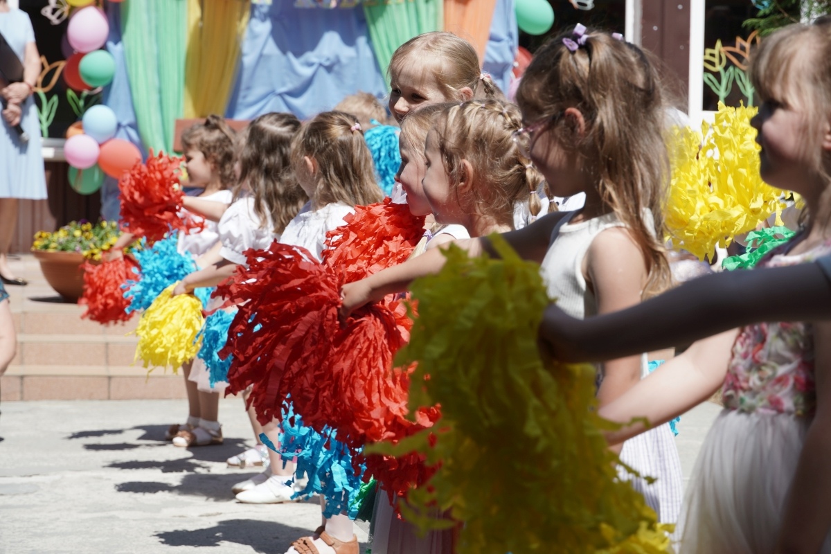 Przedszkole Miejskie nr 10: Wyjątkowe Święto Rodziny z udziałem małych artystów! [24.05.2024] - zdjęcie #48 - eOstroleka.pl