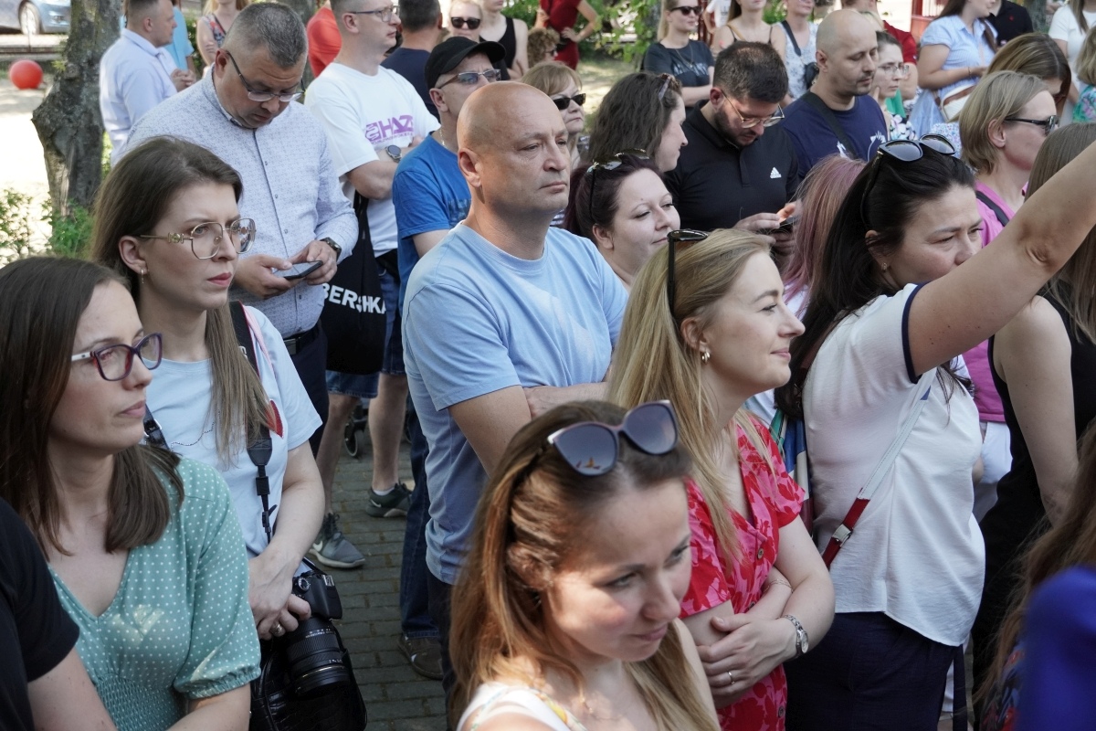 Przedszkole Miejskie nr 10: Wyjątkowe Święto Rodziny z udziałem małych artystów! [24.05.2024] - zdjęcie #28 - eOstroleka.pl