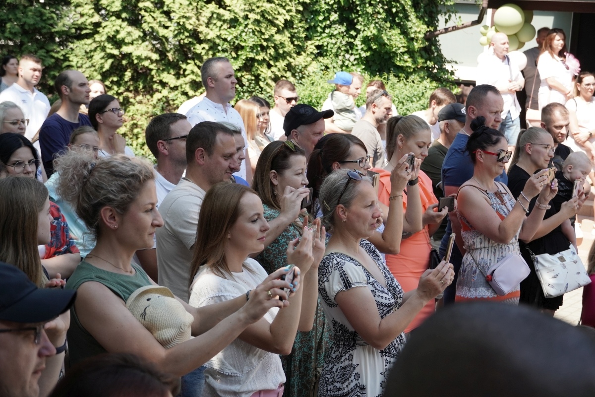 Przedszkole Miejskie nr 10: Wyjątkowe Święto Rodziny z udziałem małych artystów! [24.05.2024] - zdjęcie #23 - eOstroleka.pl