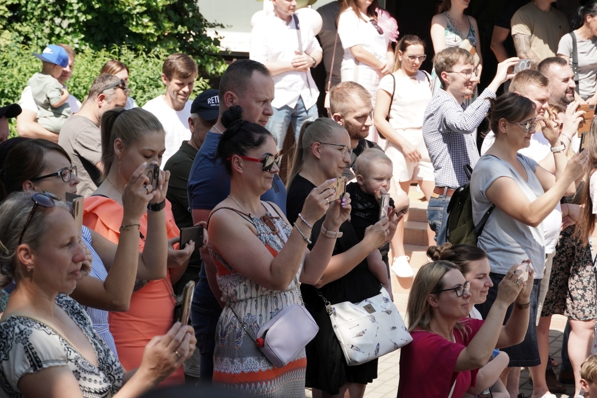 Przedszkole Miejskie nr 10: Wyjątkowe Święto Rodziny z udziałem małych artystów! [24.05.2024] - zdjęcie #22 - eOstroleka.pl