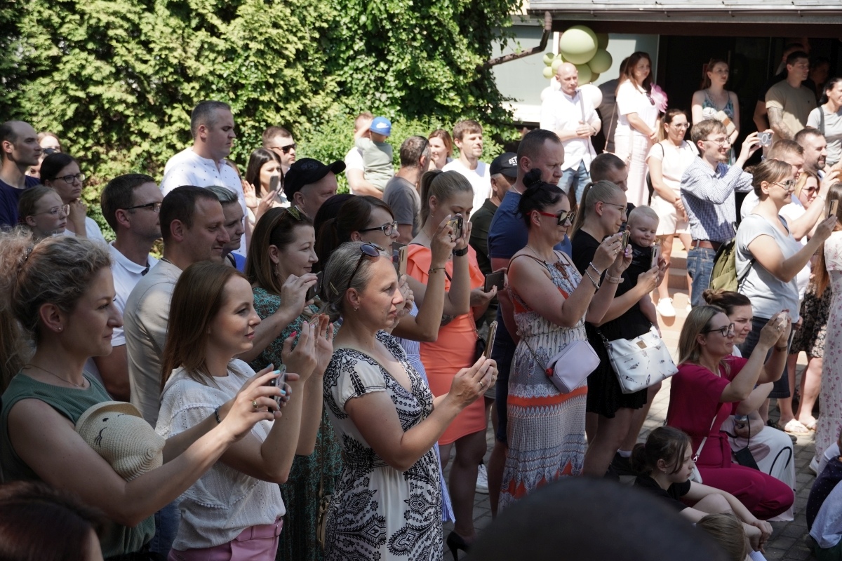 Przedszkole Miejskie nr 10: Wyjątkowe Święto Rodziny z udziałem małych artystów! [24.05.2024] - zdjęcie #19 - eOstroleka.pl