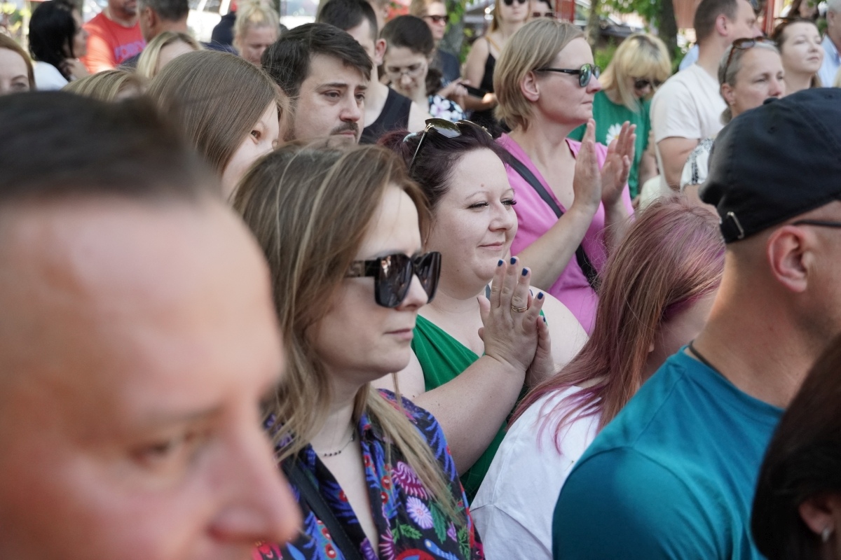 Przedszkole Miejskie nr 10: Wyjątkowe Święto Rodziny z udziałem małych artystów! [24.05.2024] - zdjęcie #3 - eOstroleka.pl