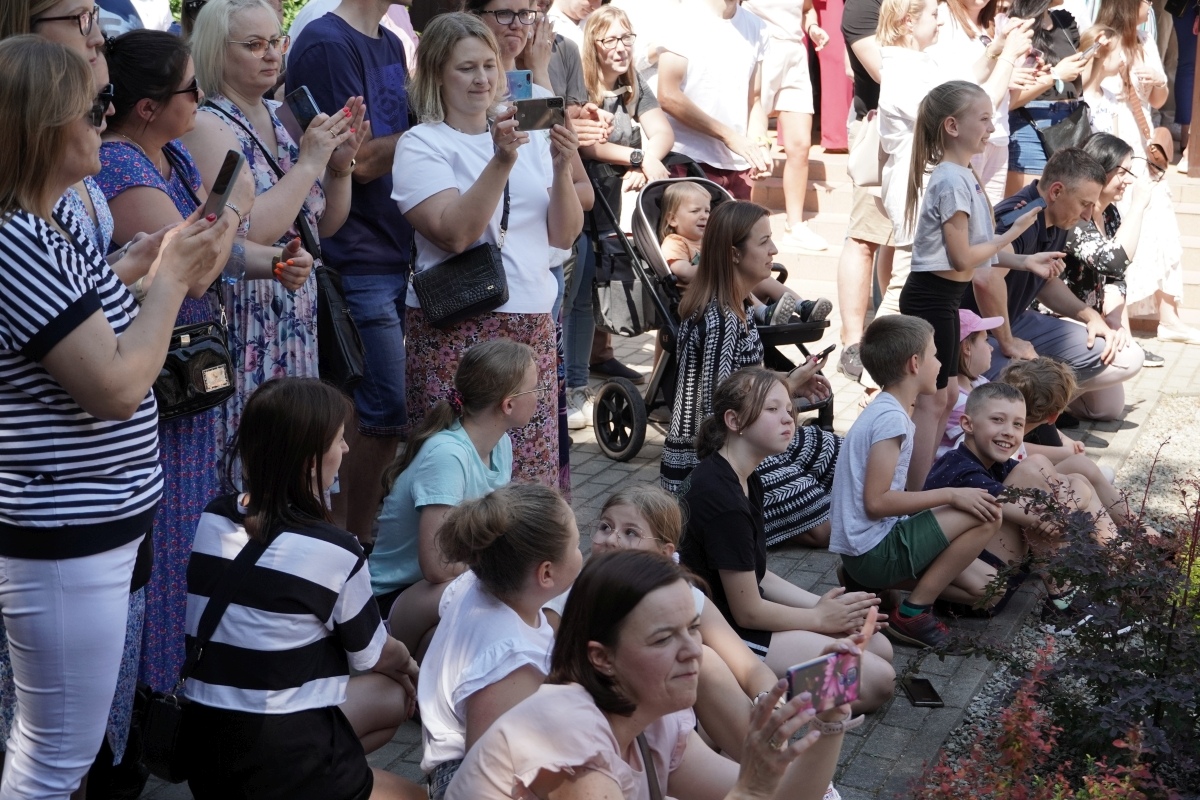 Przedszkole Miejskie nr 10: Wyjątkowe Święto Rodziny z udziałem małych artystów! [24.05.2024] - zdjęcie #2 - eOstroleka.pl