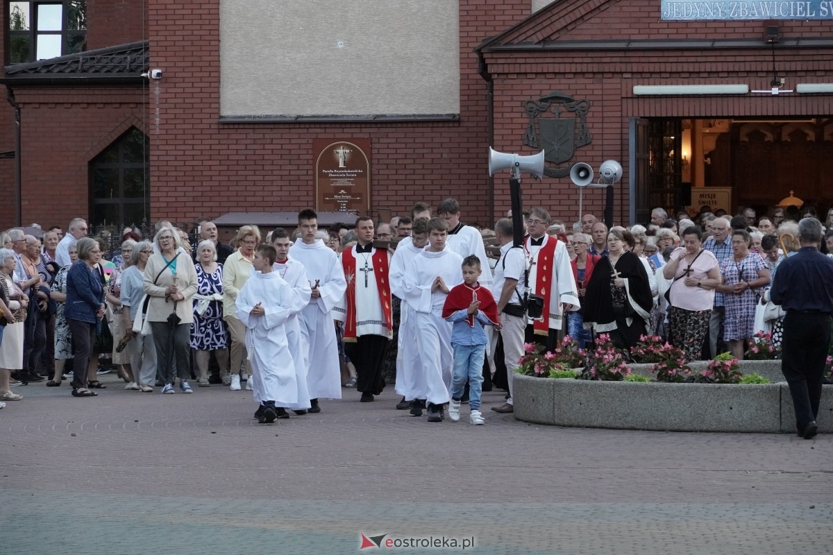 Misie Święte w parafii pw. Zbawiciela Świata w Ostrołęce - procesja ulicami miasta [24.05.2024] - zdjęcie #103 - eOstroleka.pl