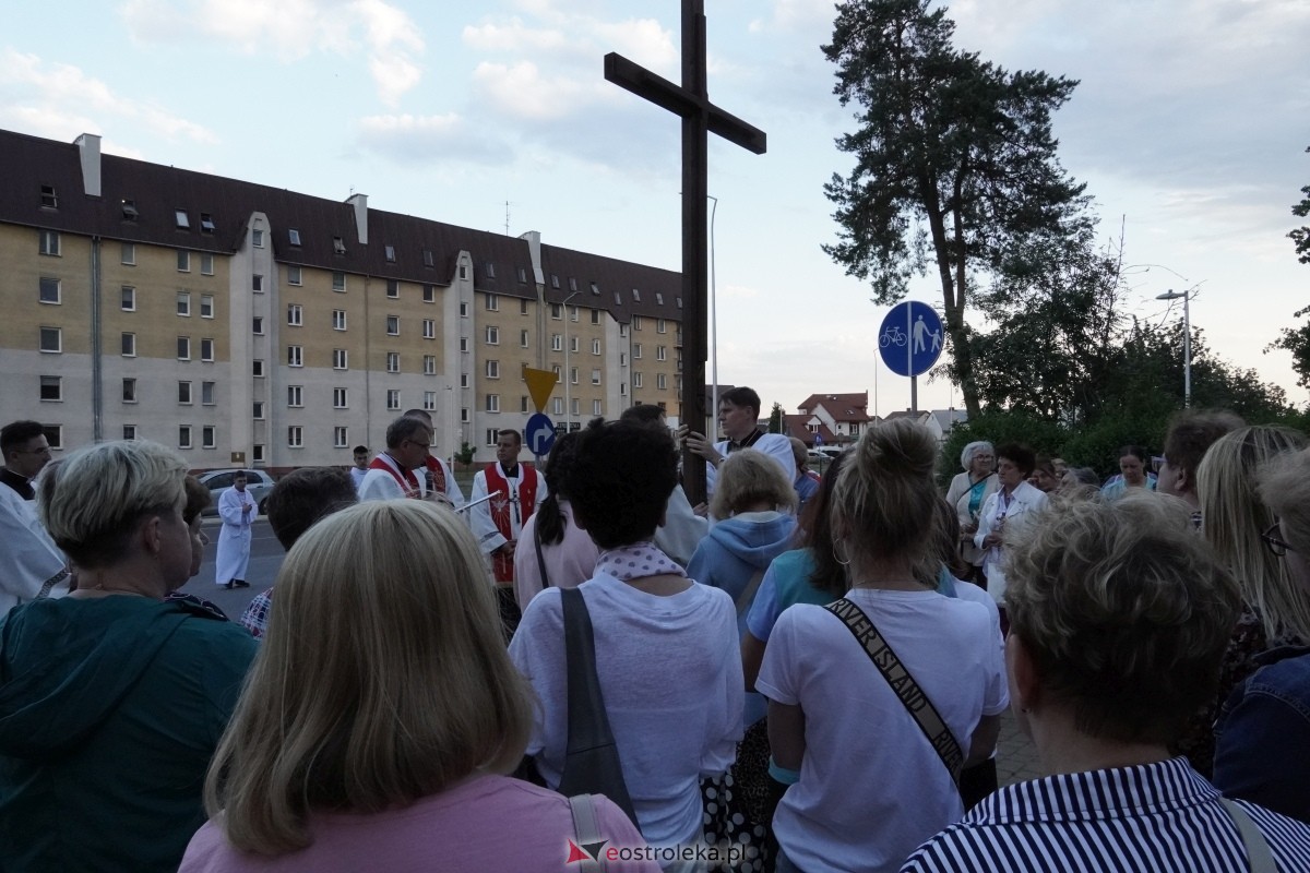 Misie Święte w parafii pw. Zbawiciela Świata w Ostrołęce - procesja ulicami miasta [24.05.2024] - zdjęcie #87 - eOstroleka.pl