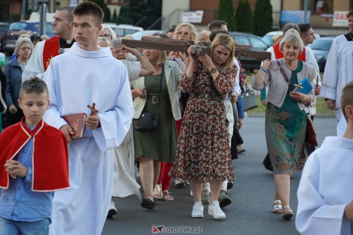 Misie Święte w parafii pw. Zbawiciela Świata w Ostrołęce - procesja ulicami miasta [24.05.2024] - zdjęcie #72 - eOstroleka.pl