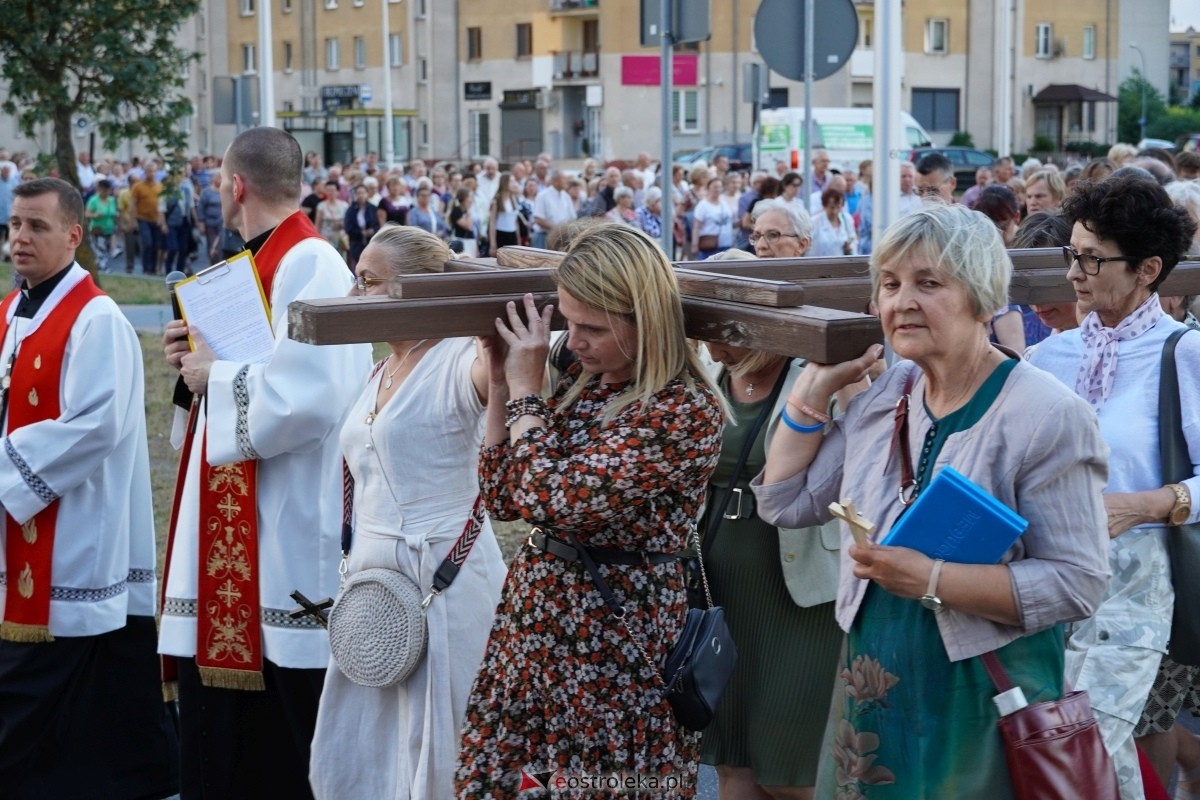 Misie Święte w parafii pw. Zbawiciela Świata w Ostrołęce - procesja ulicami miasta [24.05.2024] - zdjęcie #68 - eOstroleka.pl