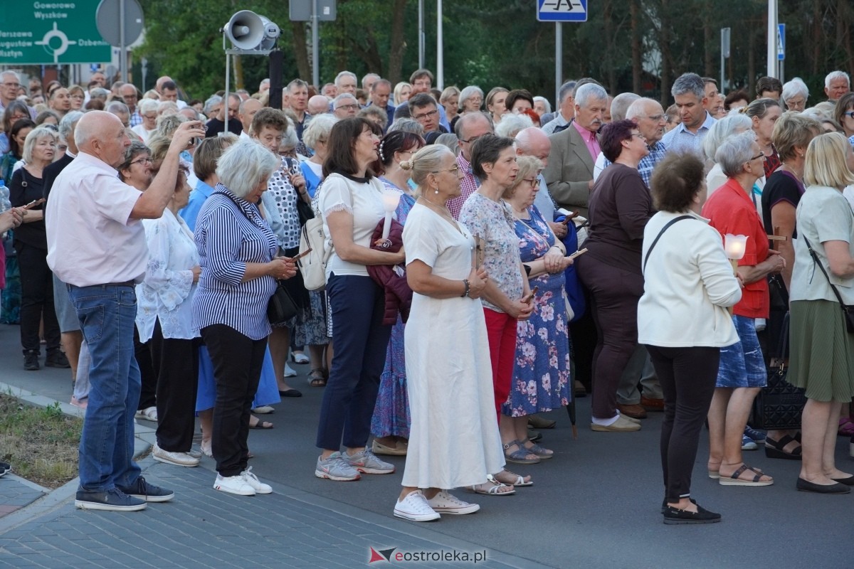 Misie Święte w parafii pw. Zbawiciela Świata w Ostrołęce - procesja ulicami miasta [24.05.2024] - zdjęcie #52 - eOstroleka.pl