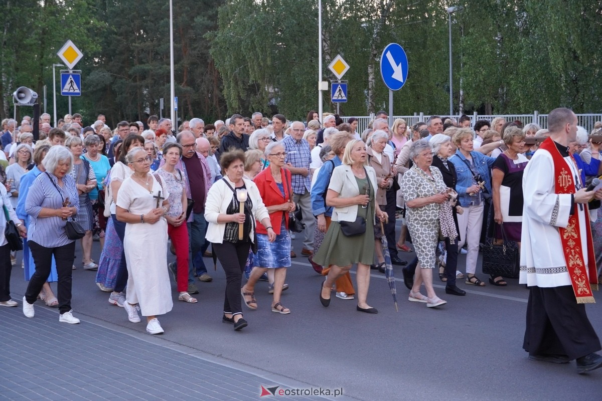 Misie Święte w parafii pw. Zbawiciela Świata w Ostrołęce - procesja ulicami miasta [24.05.2024] - zdjęcie #38 - eOstroleka.pl