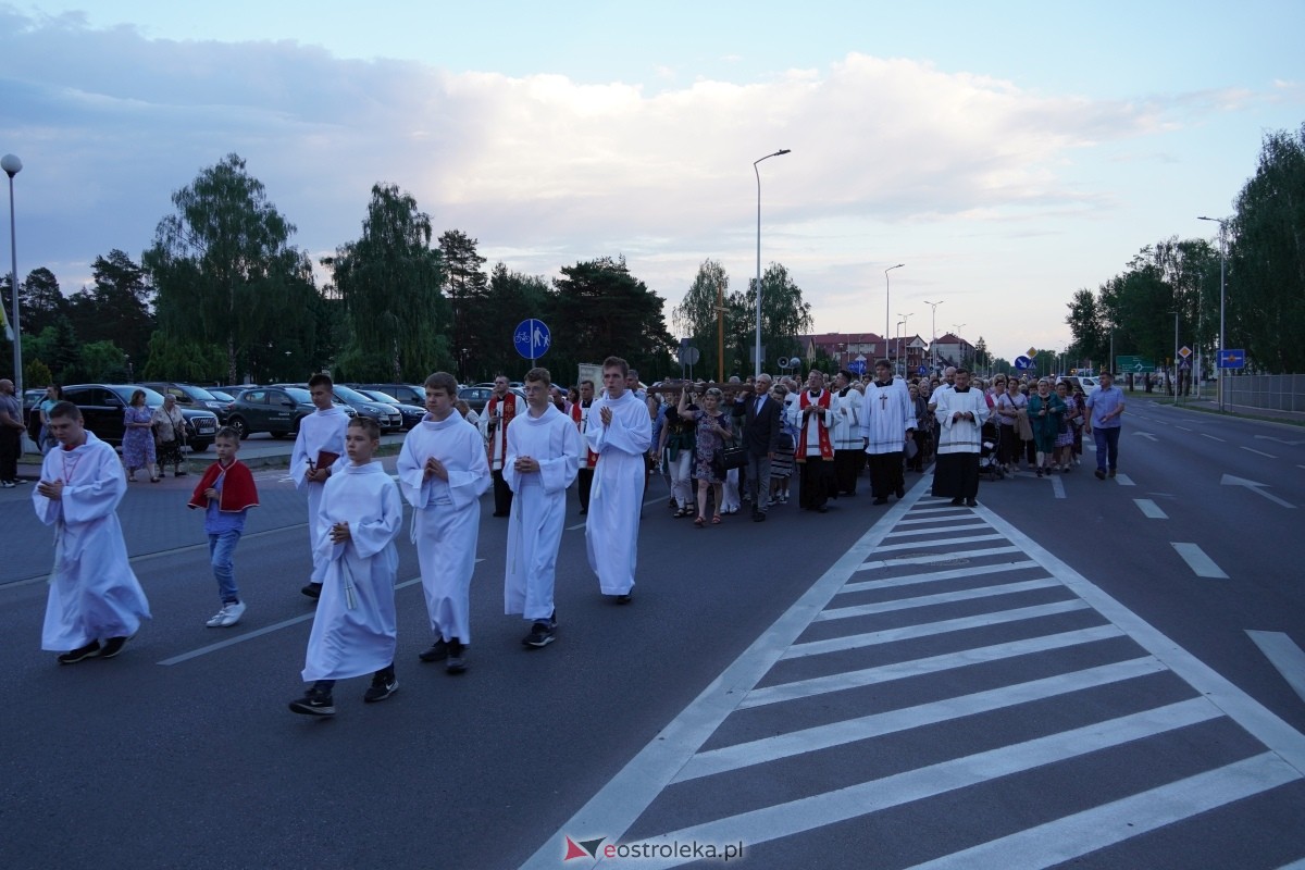 Misie Święte w parafii pw. Zbawiciela Świata w Ostrołęce - procesja ulicami miasta [24.05.2024] - zdjęcie #67 - eOstroleka.pl