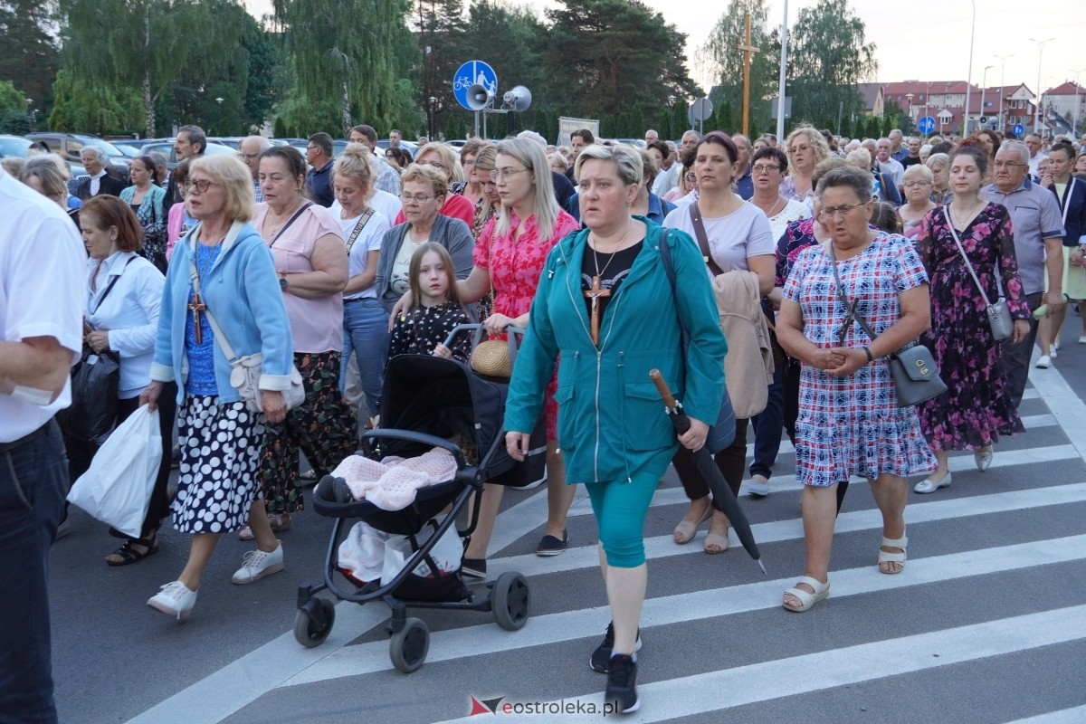 Misie Święte w parafii pw. Zbawiciela Świata w Ostrołęce - procesja ulicami miasta [24.05.2024] - zdjęcie #51 - eOstroleka.pl