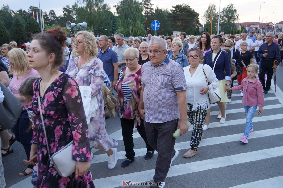 Misie Święte w parafii pw. Zbawiciela Świata w Ostrołęce - procesja ulicami miasta [24.05.2024] - zdjęcie #43 - eOstroleka.pl