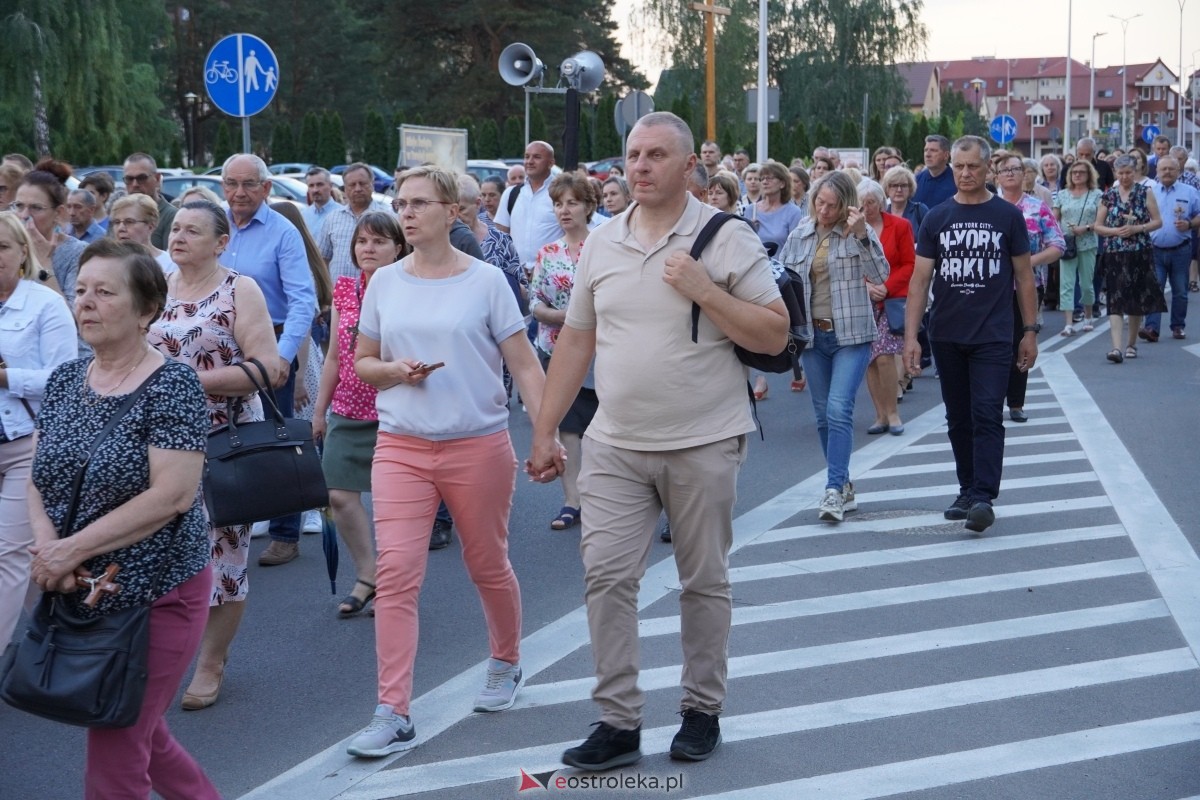 Misie Święte w parafii pw. Zbawiciela Świata w Ostrołęce - procesja ulicami miasta [24.05.2024] - zdjęcie #20 - eOstroleka.pl