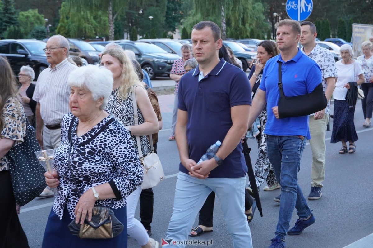 Misie Święte w parafii pw. Zbawiciela Świata w Ostrołęce - procesja ulicami miasta [24.05.2024] - zdjęcie #6 - eOstroleka.pl