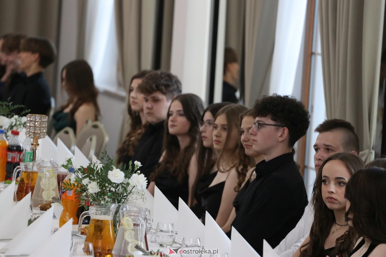Półmetek w I LO w Ostrołęce [24.05.2024] - zdjęcie #94 - eOstroleka.pl