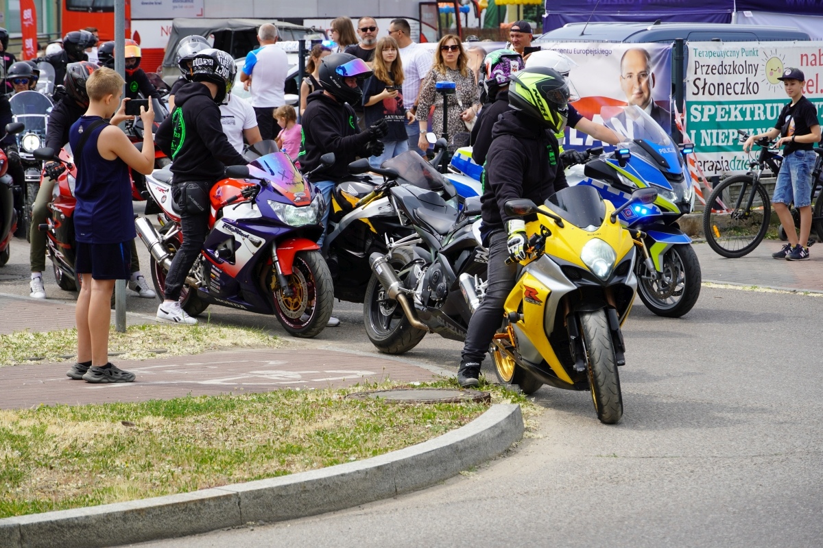 Motoserce 2024 - parada motocykli ulicami Ostrołęki [25.05.2024] - zdjęcie #146 - eOstroleka.pl