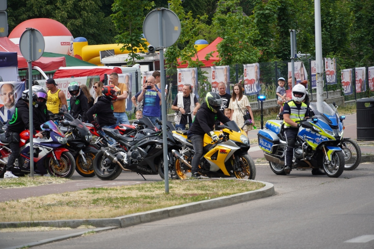 Motoserce 2024 - parada motocykli ulicami Ostrołęki [25.05.2024] - zdjęcie #142 - eOstroleka.pl
