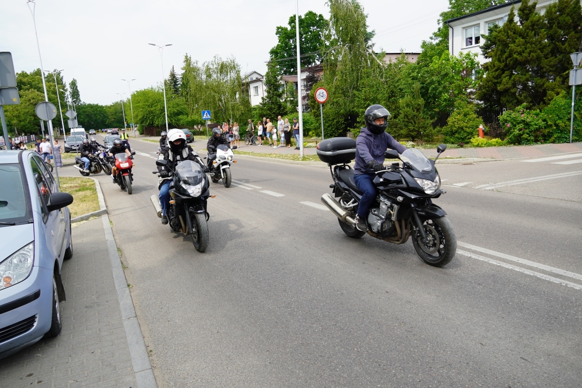 Motoserce 2024 - parada motocykli ulicami Ostrołęki [25.05.2024] - zdjęcie #135 - eOstroleka.pl