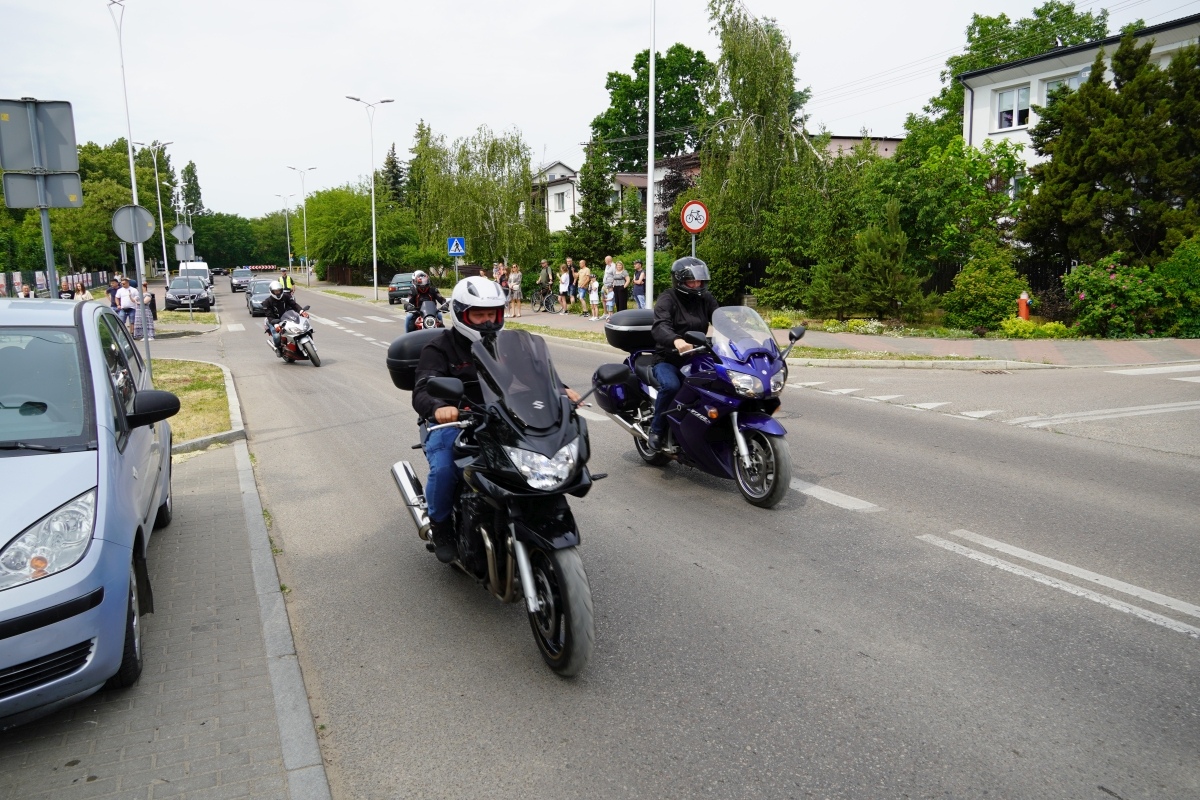 Motoserce 2024 - parada motocykli ulicami Ostrołęki [25.05.2024] - zdjęcie #127 - eOstroleka.pl