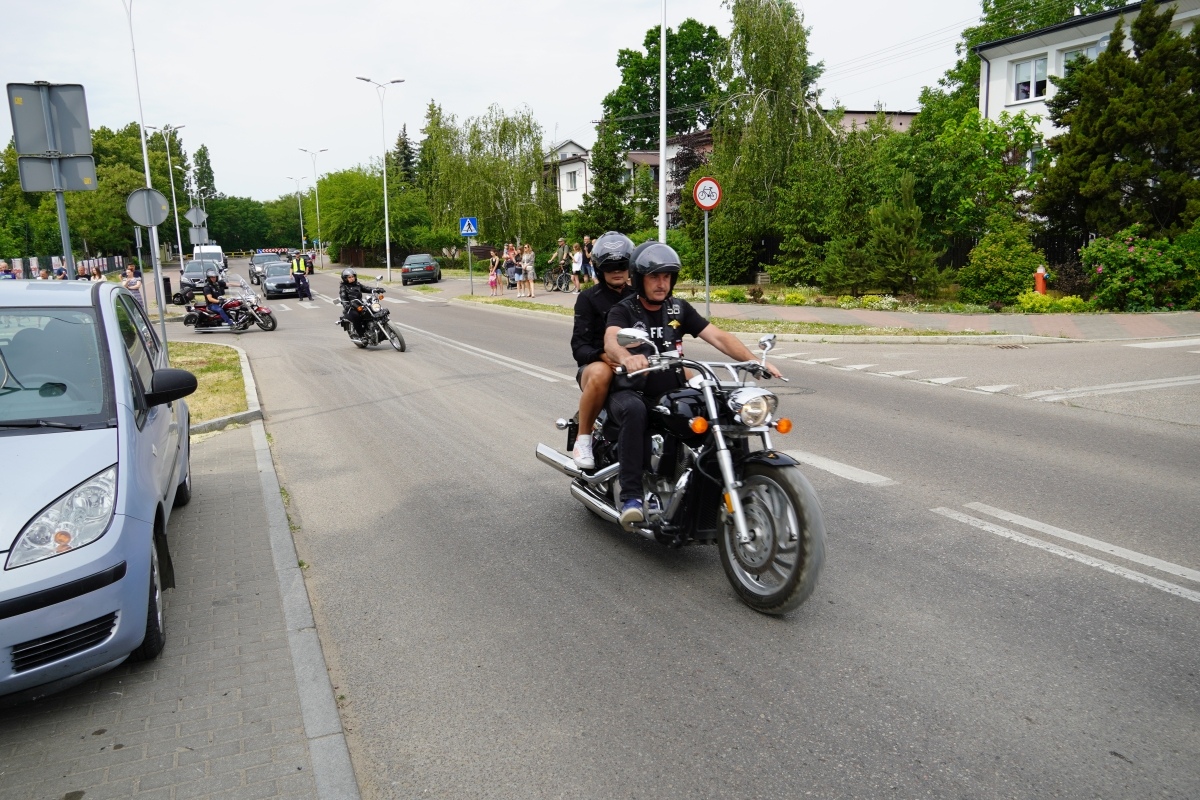 Motoserce 2024 - parada motocykli ulicami Ostrołęki [25.05.2024] - zdjęcie #107 - eOstroleka.pl