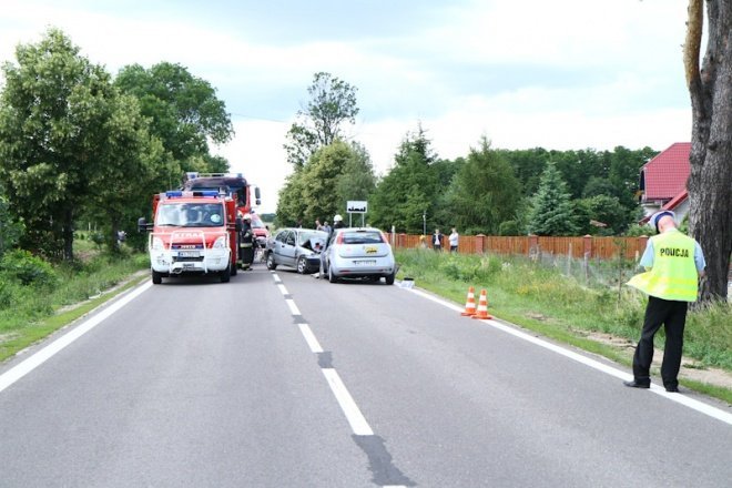 Wypadek w Rzekuniu (24.06.2011) - zdjęcie #1 - eOstroleka.pl