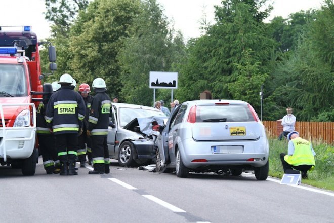 Wypadek w Rzekuniu (24.06.2011) - zdjęcie #12 - eOstroleka.pl