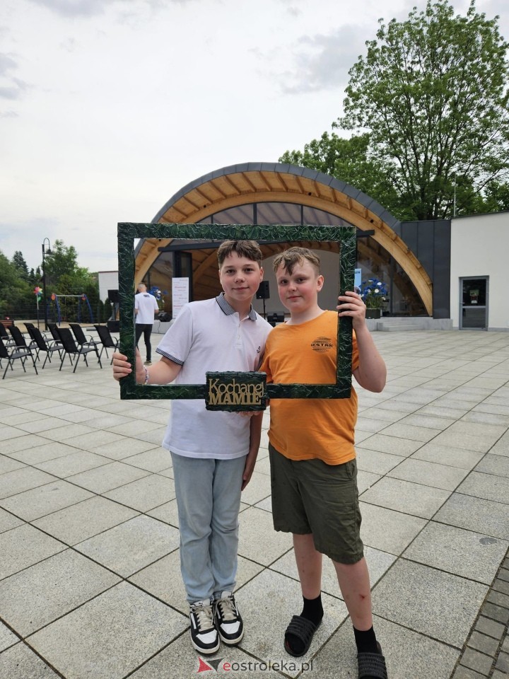 Dzień Matki w Troszynie: Koncert Patrycji Runo [25.05.2024] - zdjęcie #61 - eOstroleka.pl